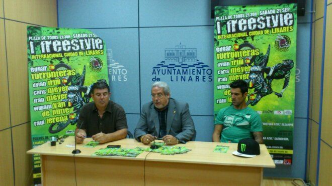 En estos momentos, presentación I Freestyle Internacional ciudad de Linares