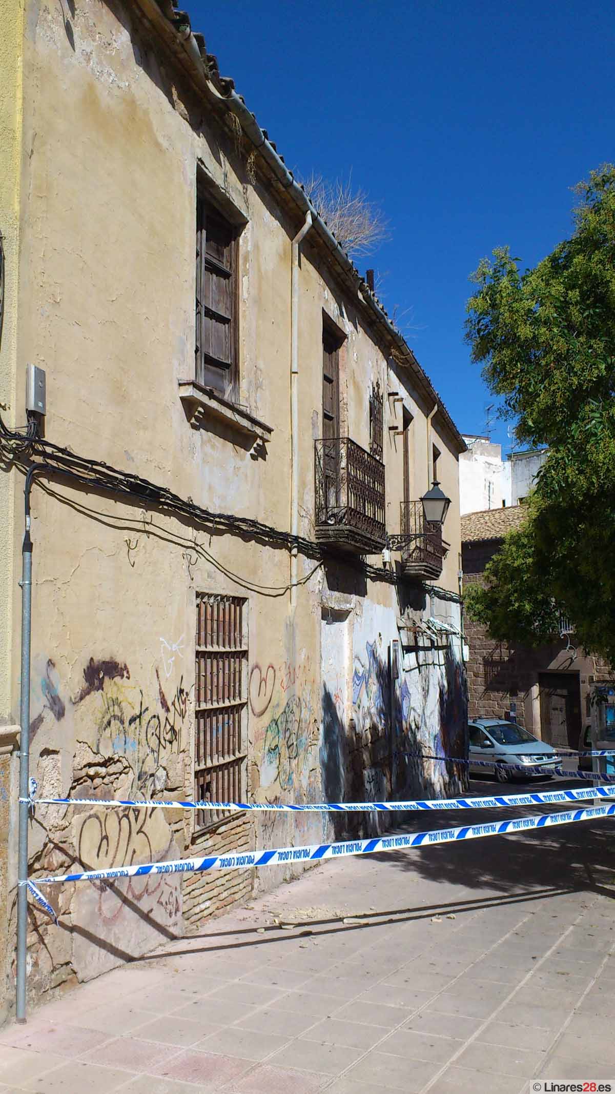 Acordonan un edificio por desprendimientos