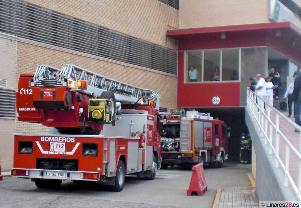 El Hospital de Linares lleva a cabo el simulacro de una evacuación en un caso de emergencia por un incendio en su lavandería