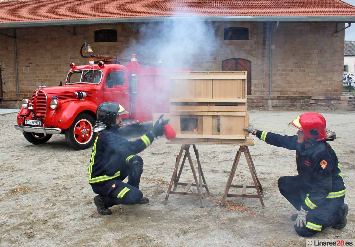 Primer día de la Semana de la Prevención de Incendios con prácticas con fuego real