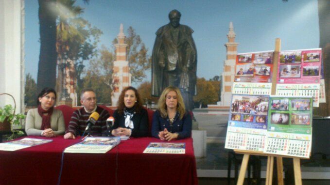 En estos momentos,  presentación de calendario solidario de la Coral Andrés Segovia