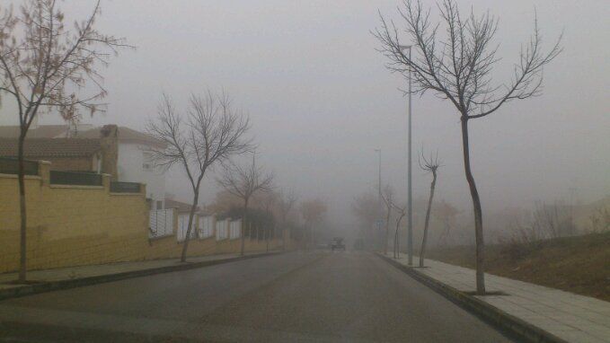 Lluvia y niebla para empezar el año en Linares