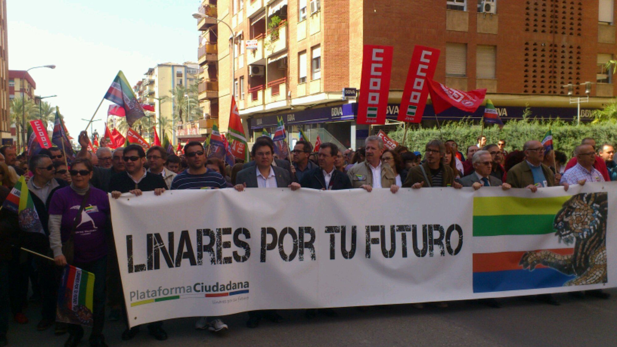 En estos momentos parte la manifestación por el futuro de Linares