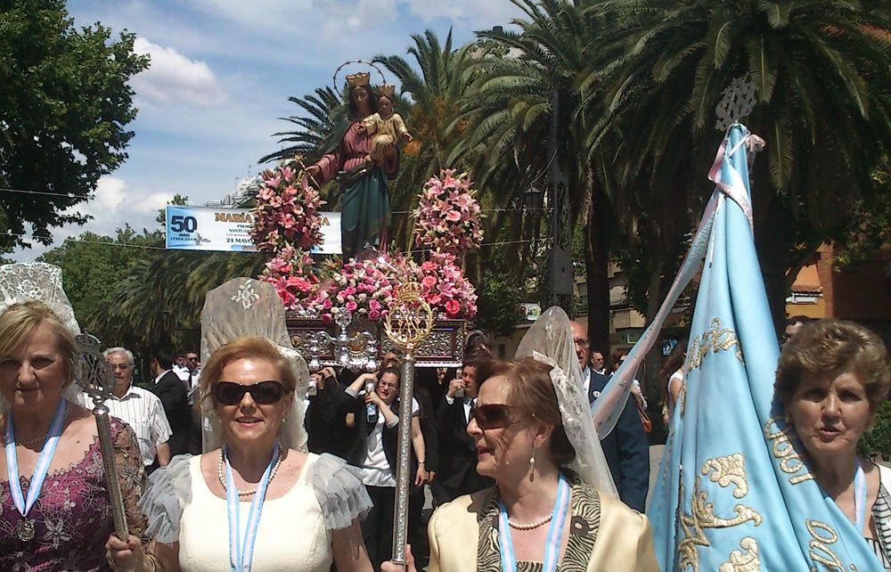 MARÍA AUXILIADORA VISITA A LA PATRONA