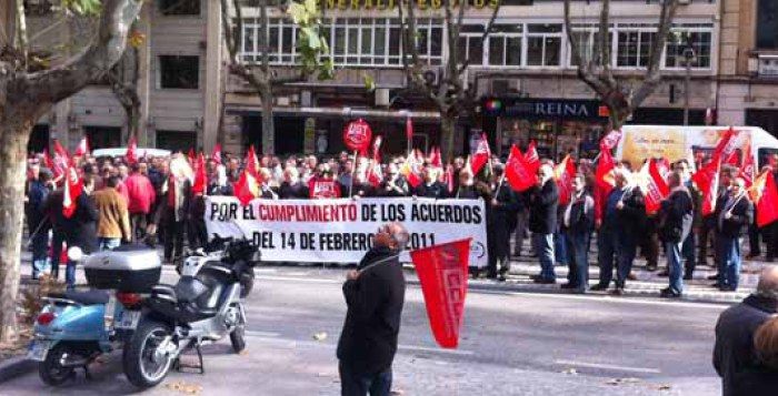 UGT busca una solución parlamentaria a la recolocación de exsantaneros