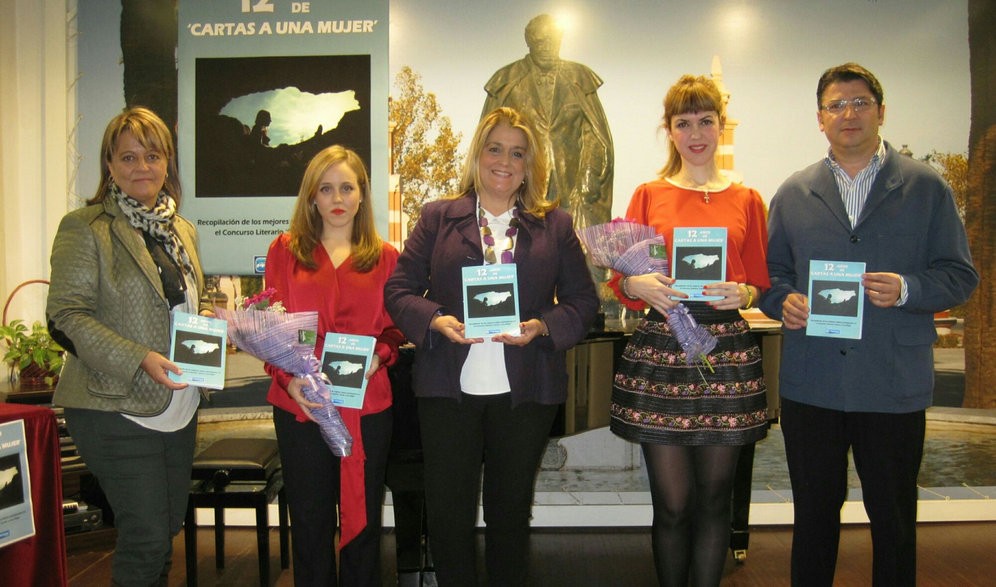 El Partido Popular de Linares presenta un libro recopilatorio de relatos del concurso contra la Violencia de Género ‘Cartas a una Mujer’