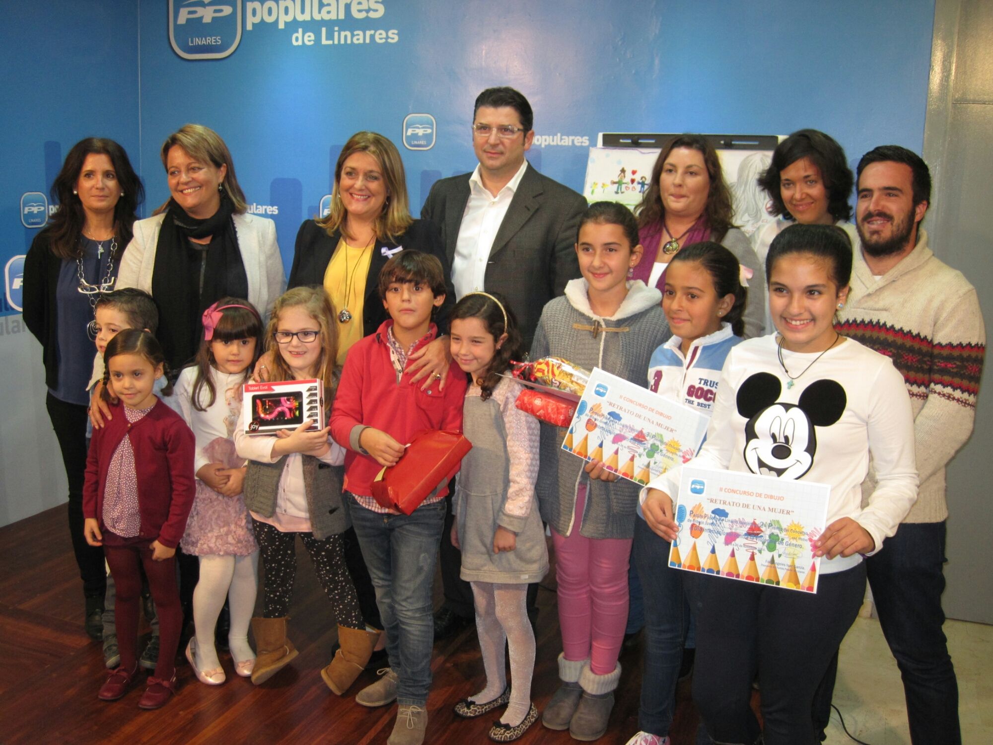 El Partido Popular de Linares entrega los premios del II Concurso de Dibujo ‘Retrato de una Mujer’ con motivo del Día Internacional contra la Violencia de Género