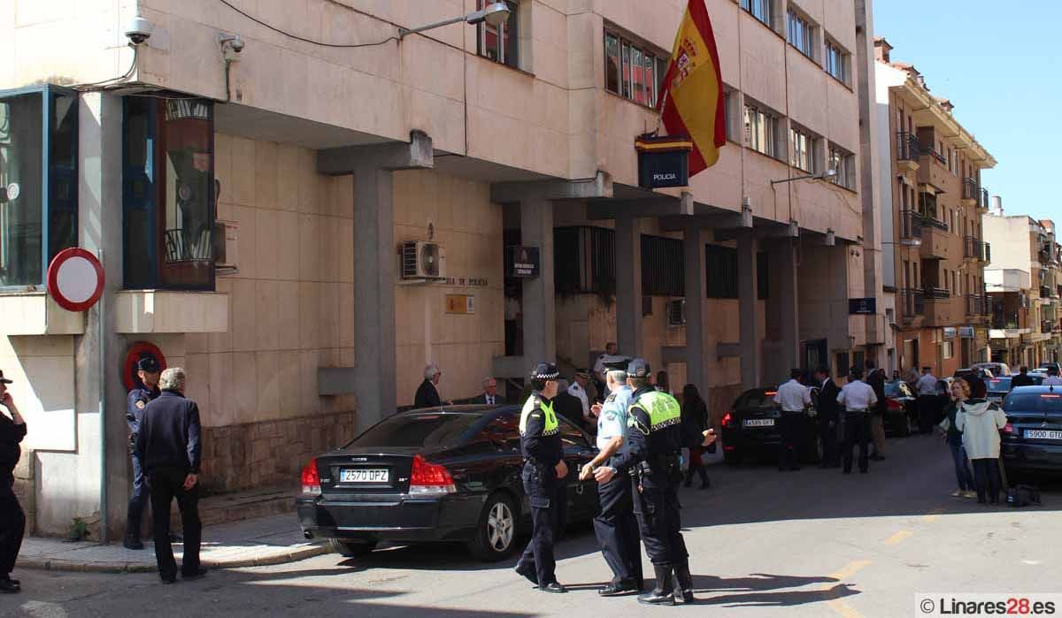 La Policía Nacional detiene a una pareja tras robar, agredir y atacar gravemente a una mujer en Linares