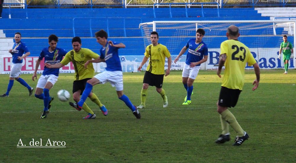 LINARES DEPORTIVO B, «LOS AZULILLOS SIGUEN LIDERES»