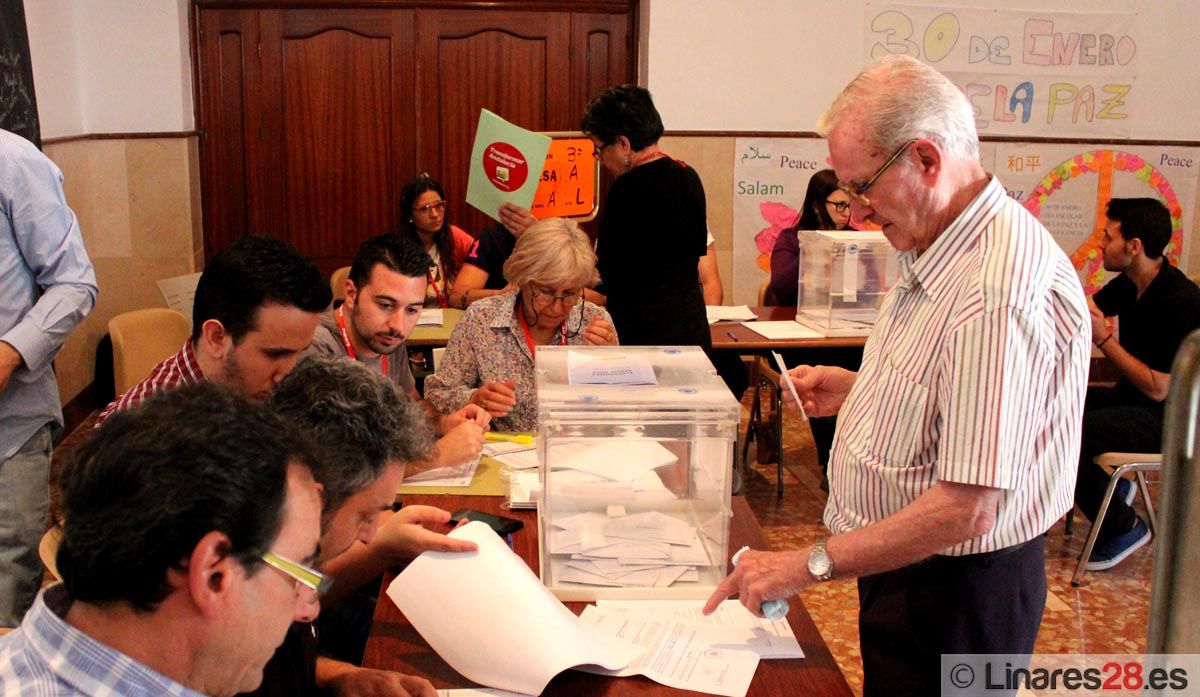 Baja la participación en Linares en el primer avance