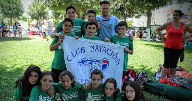 Las jóvenes promesas del Club Natación Linares compiten en Dos Hermanas