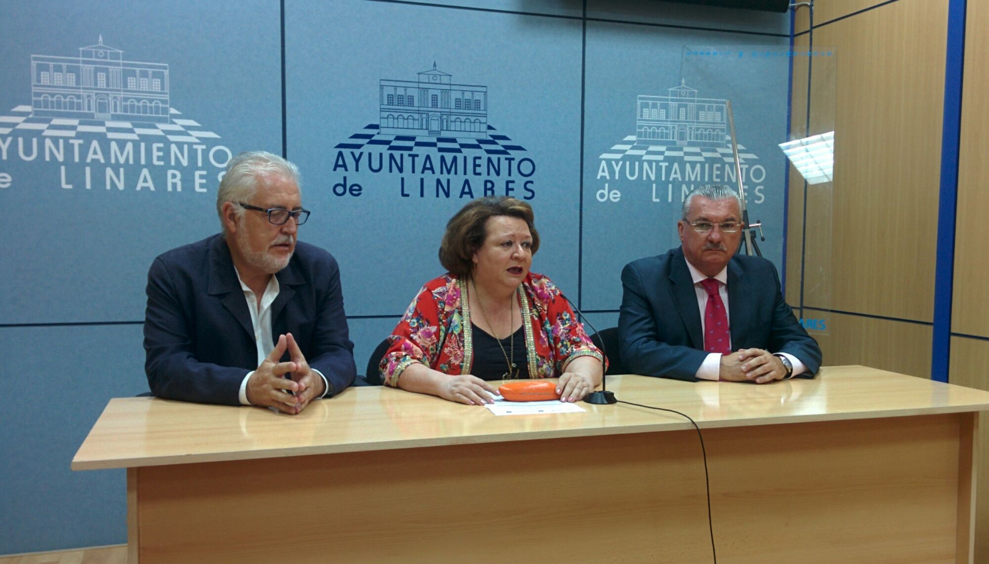 En estos momentos presentación Becas para Emprender