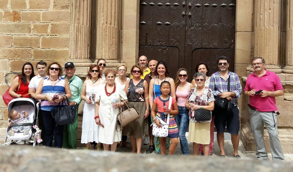 200 personas pasan por el ciclo de visita guiadas a Santa María la Mayor