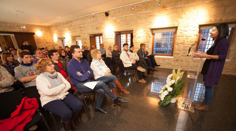 Antonio Maíllo,  coordinador andaluz  y parlamentario de Izquierda Unida se reunió el pasado sábado  con representantes del comité de empresa de ADIF y con extrabajadores de Santana del grupo B