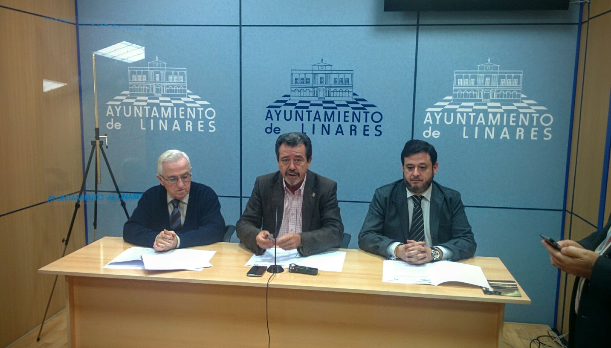 En estos momento firma de convenio Ayuntamiento,  Cámara y ACIL