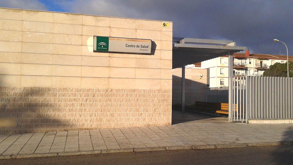 El centro de salud ‘Arrayanes’, de Linares, ha obtenido la acreditación de la Agencia de Calidad Sanitaria de Andalucía (ACSA), que pertenece a la Consejería de Salud, por mejorar la calidad asistencial prestada a sus pacientes