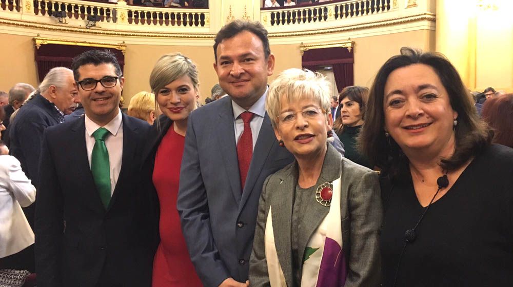 Laura Berja toma posesión de su escaño en el Senado