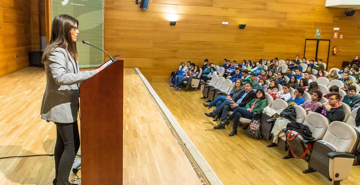 Estudiantes linarenses en el Foro Provincial para debatir sobre la igualdad y el empleo