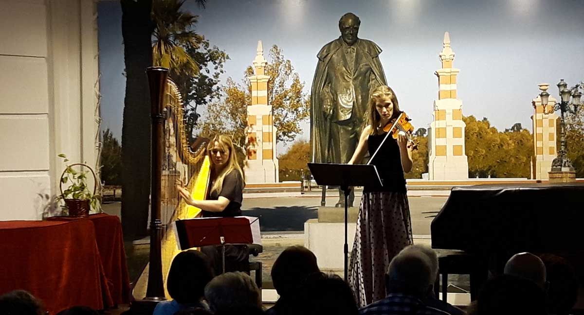 El arpa de Floraleda Sacchi y el violín de Lilia Donkova encantan en la Fundación