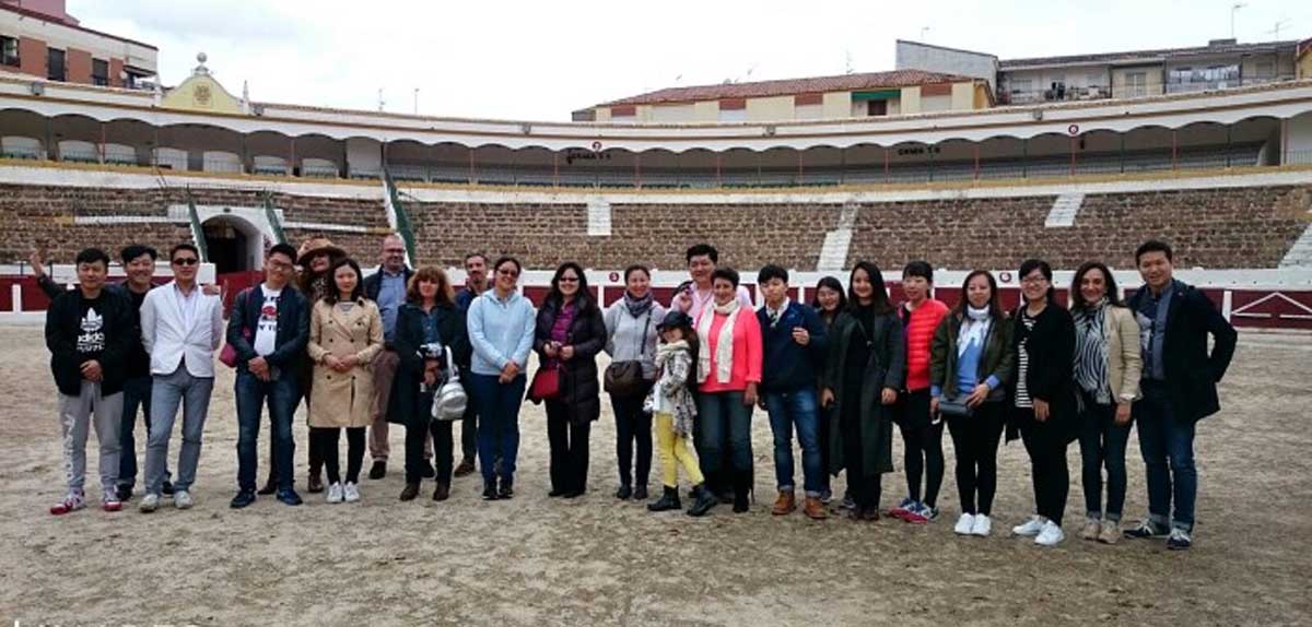 Empresarios y agentes de viajes chinos visitan Linares