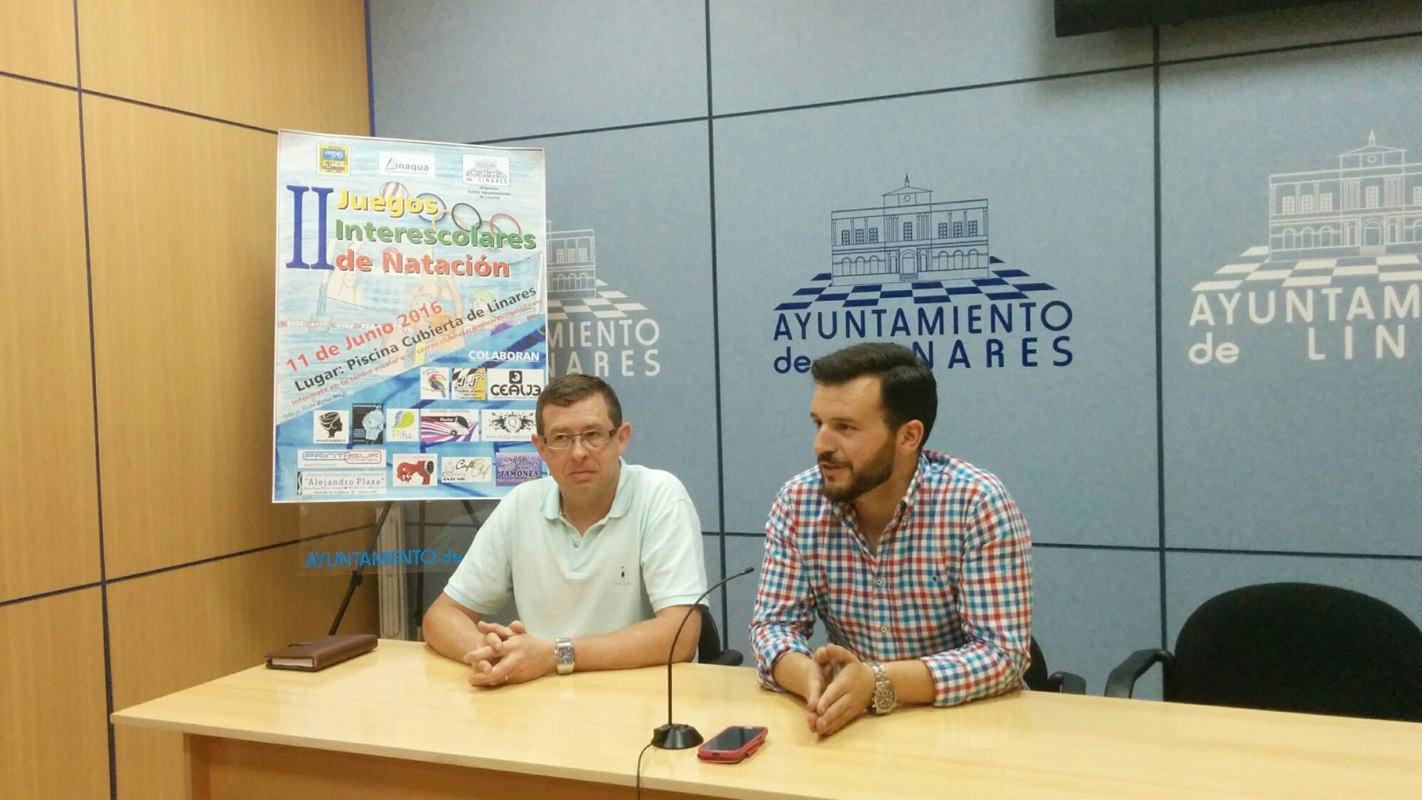 En estos momentos presentación de los II Juegos Interescolares de Natación