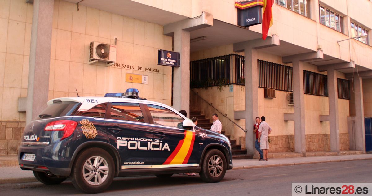 SUECESOS | La Policía Nacional detiene en Linares a cuatro jóvenes por robar en una vivienda