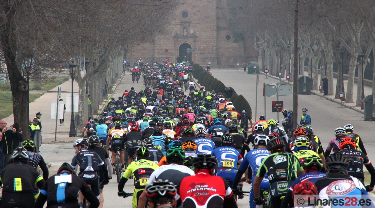 El gran espectáculo de la «Andalucía Bike Race» en Linares