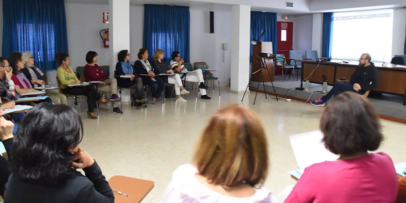 Los trabajadores sociales del Area Sanitaria de Linares se forman sobre la escritura científica en la medicina