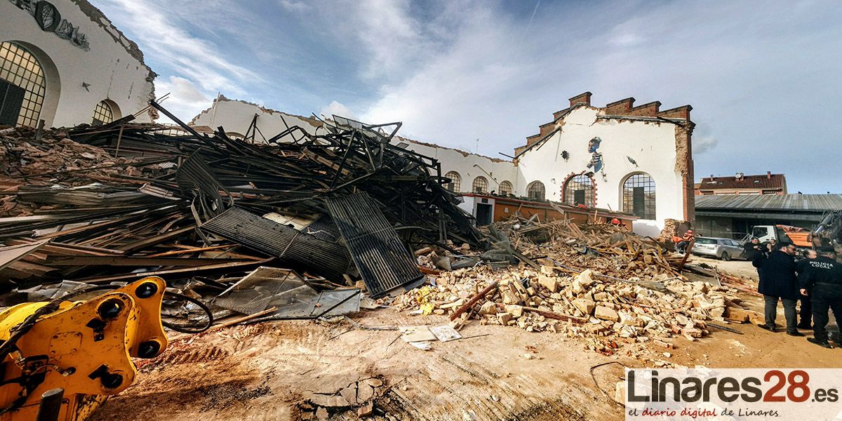 Cs Linares advierte de la existencia de “peligro para los vecinos” en el antiguo edificio del Mercado de Santiago