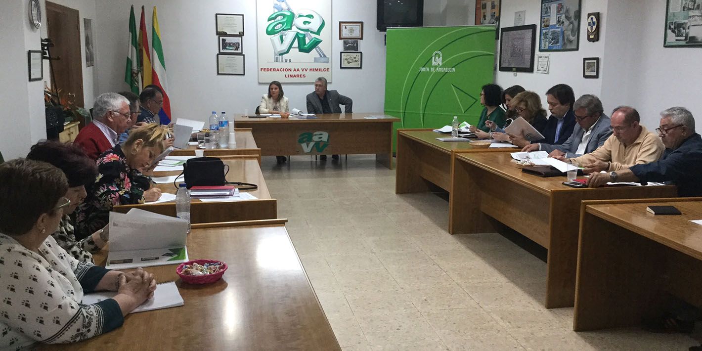 La Junta aborda con asociaciones vecinales los proyectos en los que viene trabajando en Linares