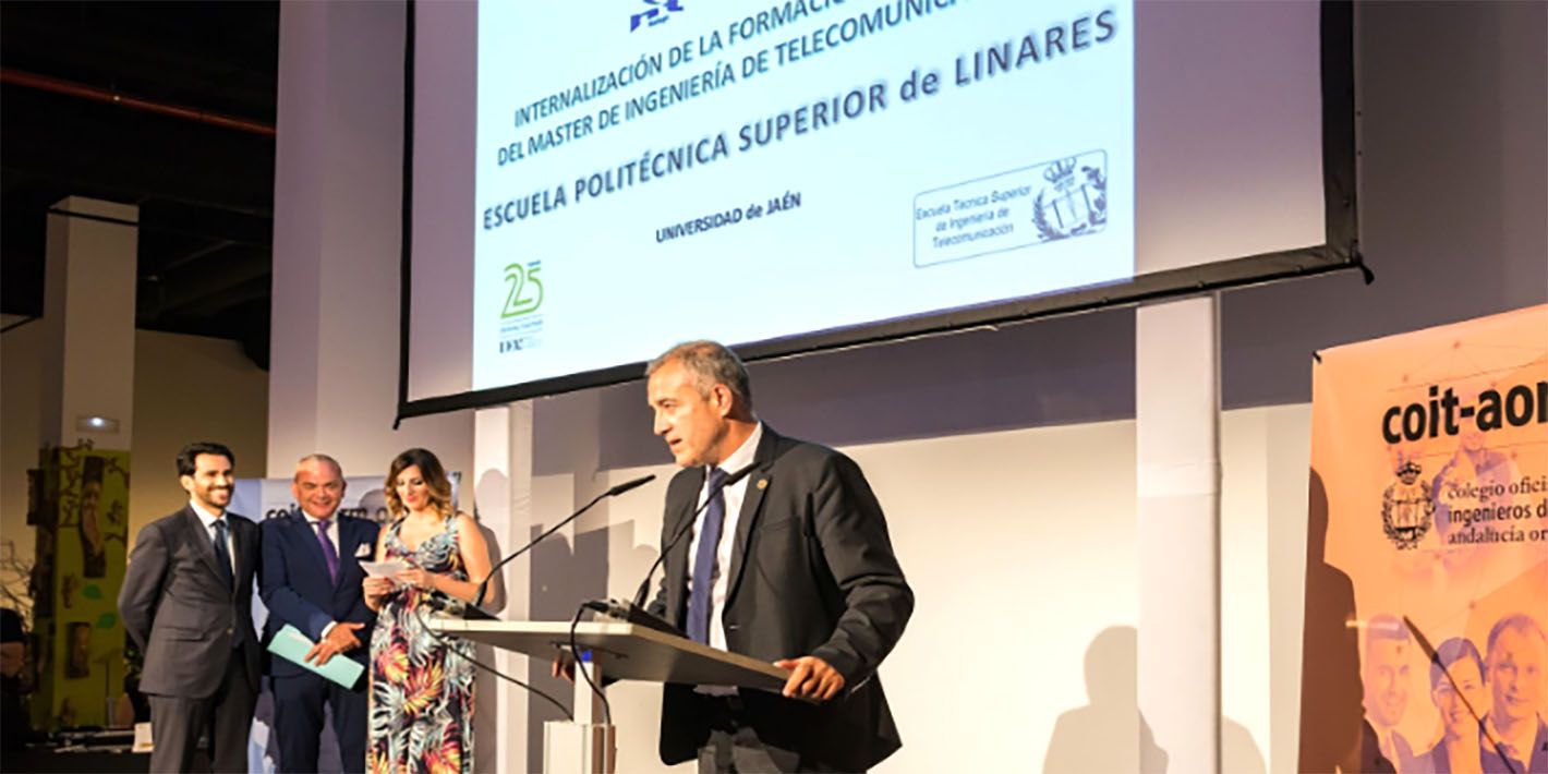 La EPSL recibe un reconocimiento por la internacionalización de sus estudios de Telecomunicaciones