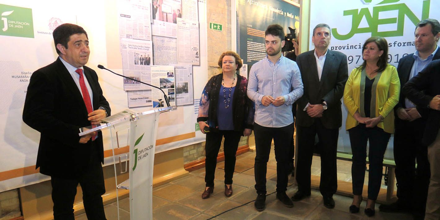 La exposición “Jaén, provincia transformada: 1979-2019”, repasa los 40 años de los ayuntamientos jiennenses democráticos