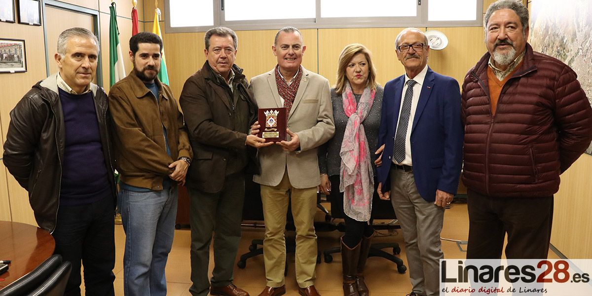 VÍDEO | El alcalde de Linares recibe al Pregonero de la Semana Santa de Linares 2019