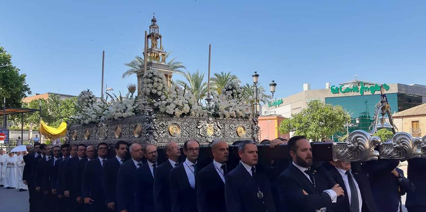 VÍDEO | Linares vive un caluroso día de Corpus Christi