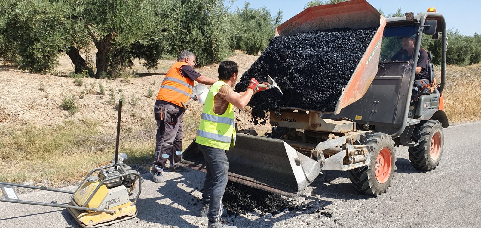 Obras de mejora en el acceso al complejo de ‘Tradema’