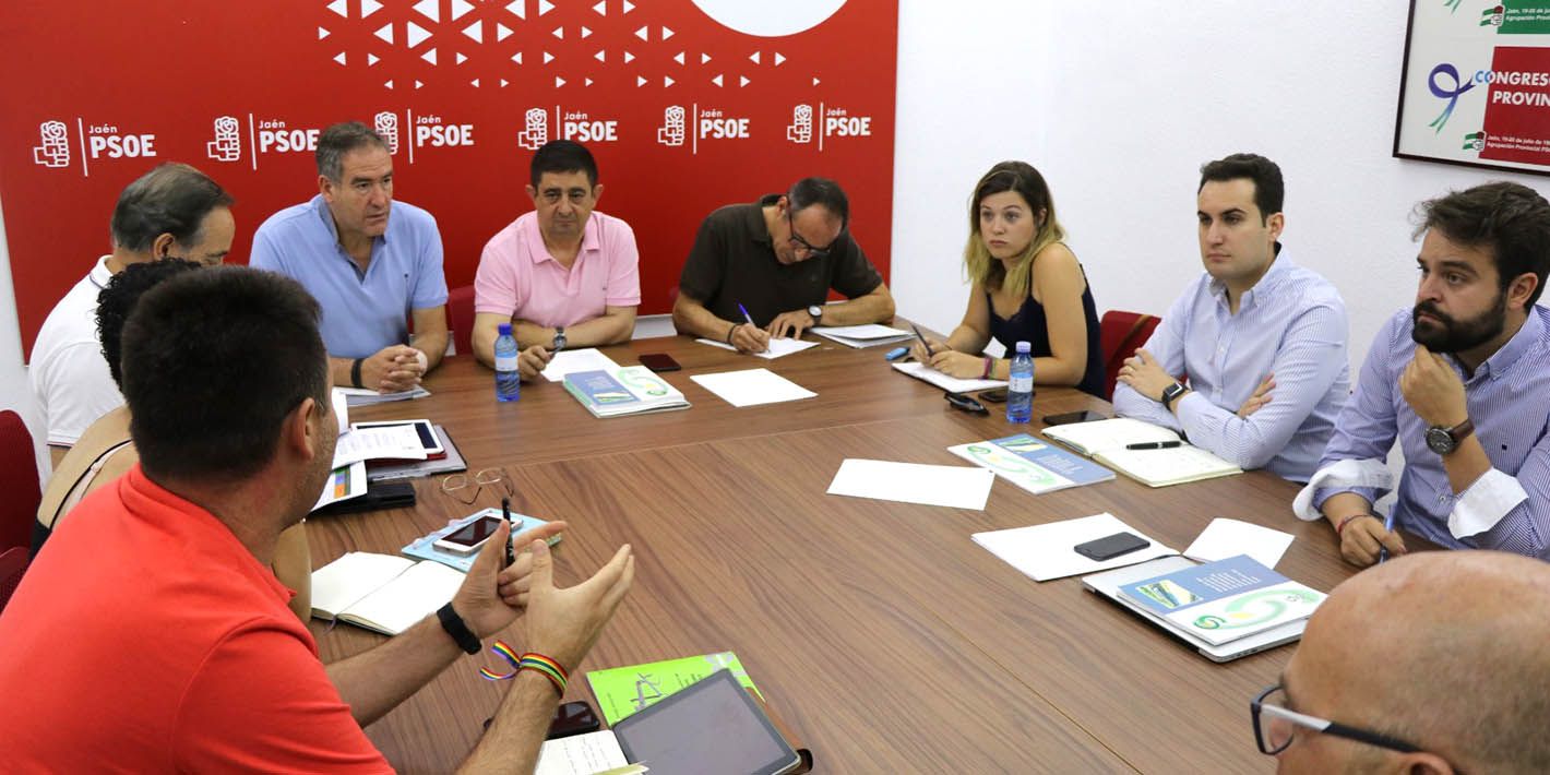 El PSOE presenta una batería de propuestas para mejorar los servicios ferroviarios