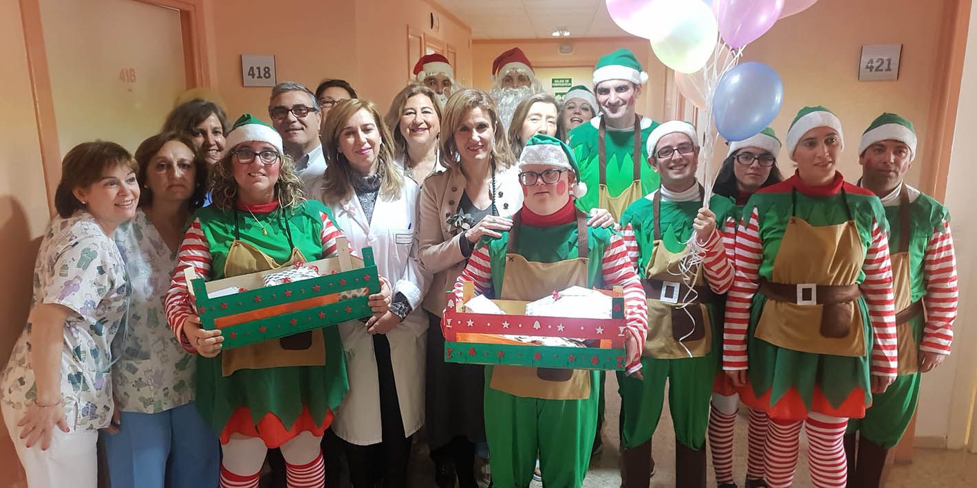 Alumnos del taller ocupacional de Bailén visitan a los menores ingresados en el Hospital de Linares