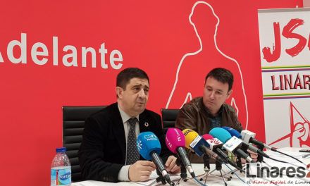 El PSOE de Linares pide que Juanma Moreno no venga a Linares «a hacerse la foto con las manos vacías»