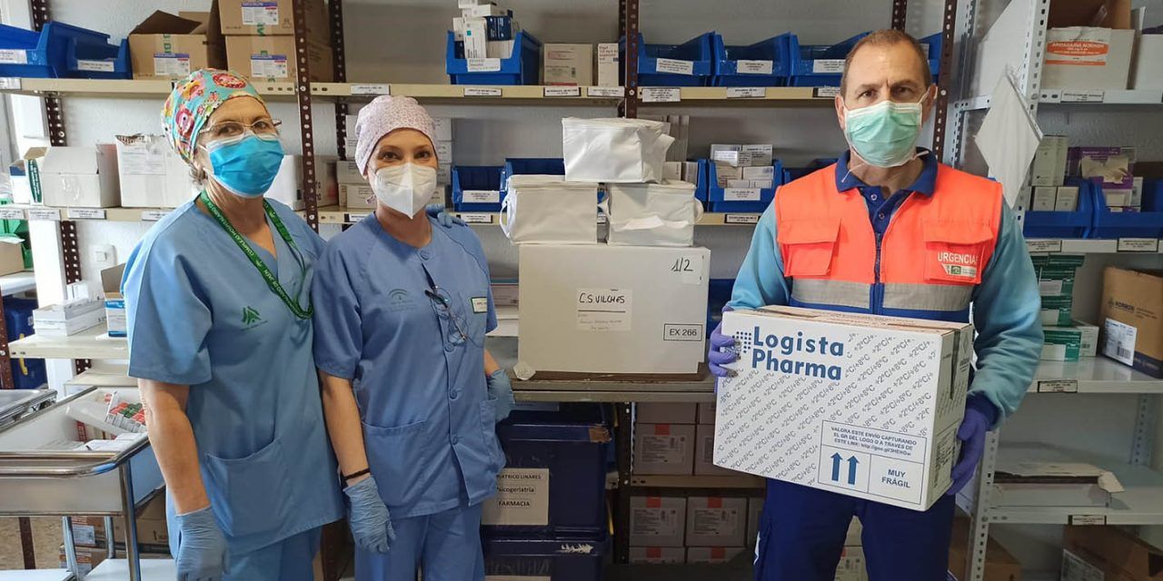 La Unidad de Farmacia del Hospital de Linares acerca el tratamiento a pacientes para protegerles frente aislamiento por Covid-19