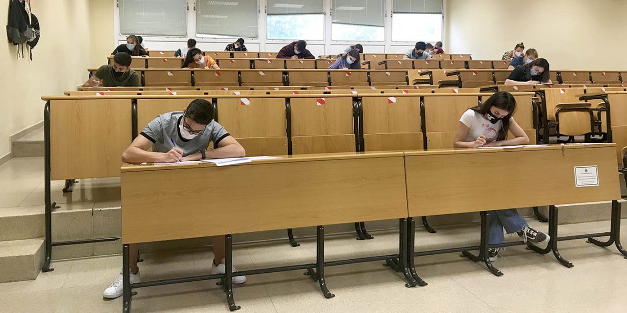 Comienza la Prueba de Evaluación para el Acceso y Admisión a la Universidad (PEvAU) en Linares