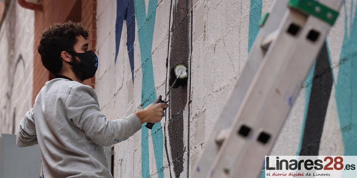 VÍDEOS | El centro de Linares se embellece con el arte más vanguardista