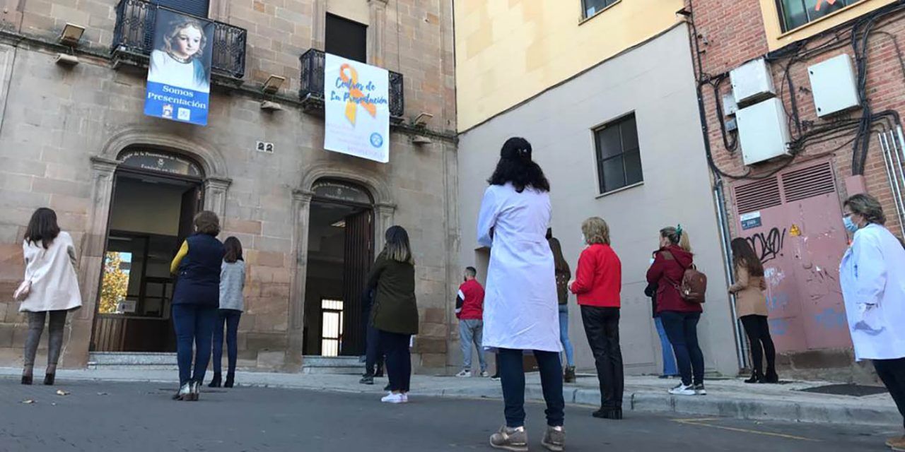 VÍDEO | Mañana de protestas contra la reforma educativa en centros privados y concertados de Linares