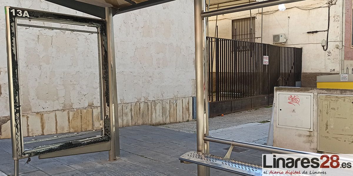 DISTURBIOS EN LINARES | Hasta 30.000 euros en daños en el mobiliario urbano