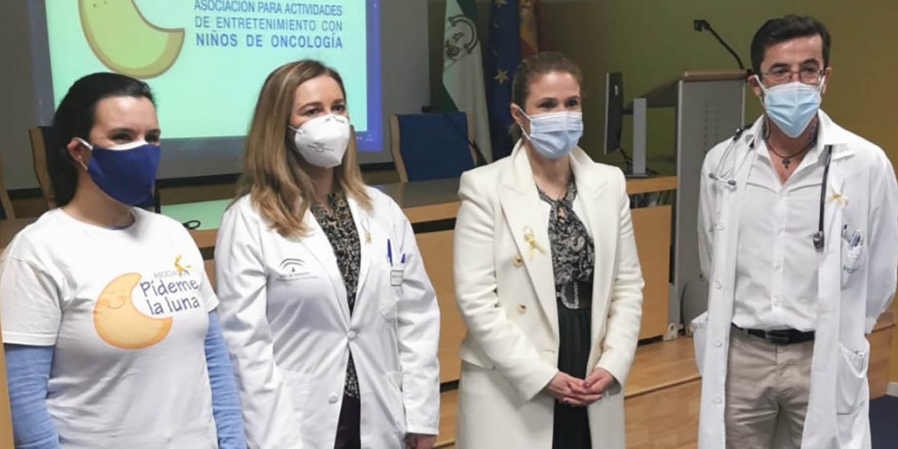 El Hospital de Linares se suma a los actos por el día del cáncer infantil