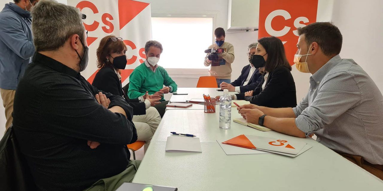 Ciudadanos se reúne con hosteleros de la provincia de Jaén para conocer sus demandas y darles a conocer las ayudas de 3.000 euros, que ya se pueden solicitar