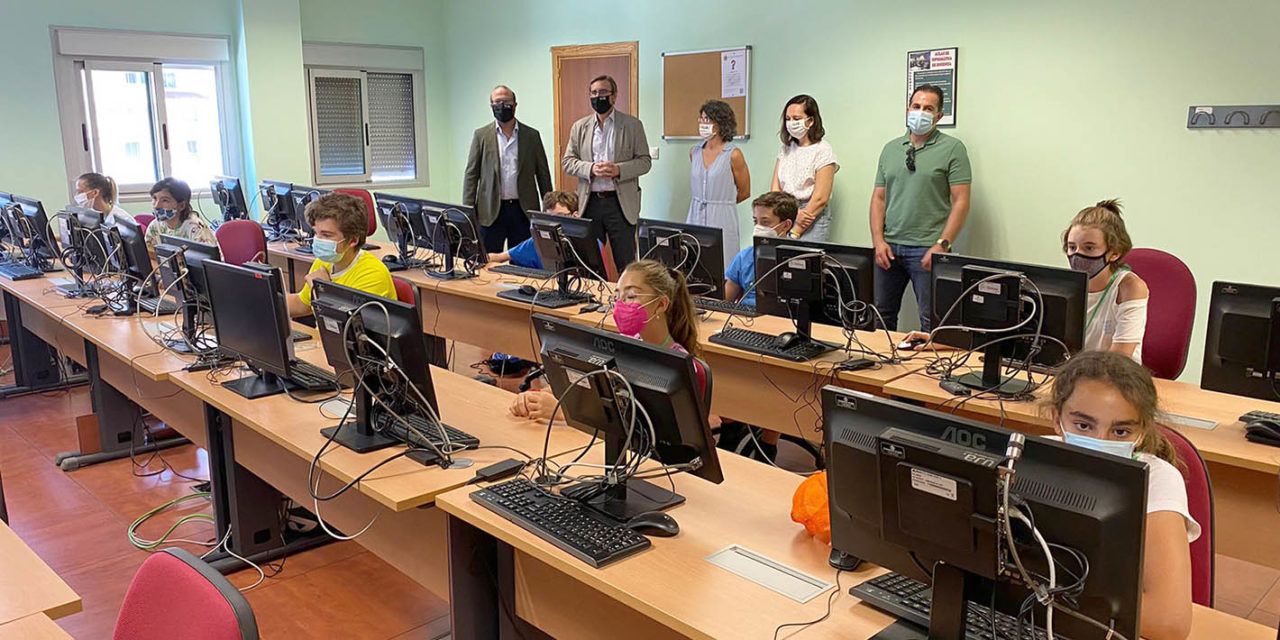 13 niños y niñas participan en la Escuela de Verano de la UJA en el Campus de Linares