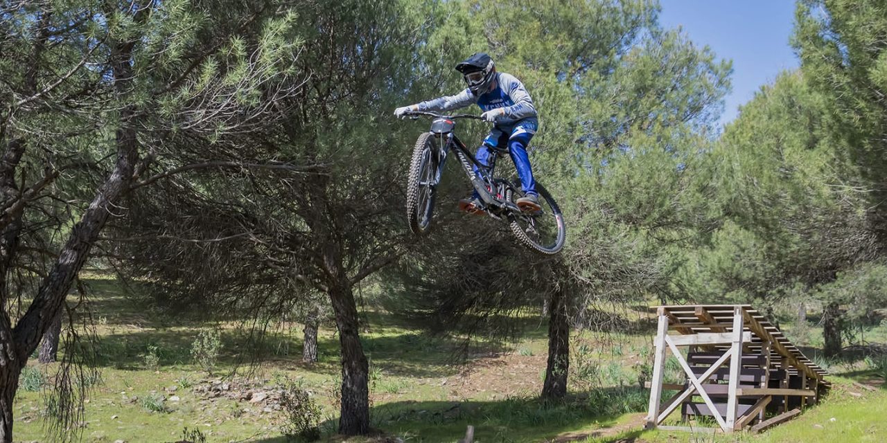 El biker linarense Juanfra López estará en el Mundial de descenso MTB que se celebra en Argentina