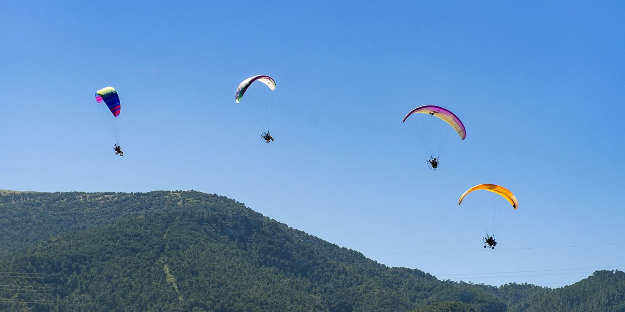 OCIO Y TURISMO | El FIA “El Yelmo” reunirá a los mejores pilotos de parapente, paramotor acrobático y salto BASE este fin de semana en la Sierra de Segura