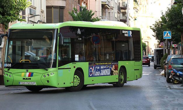 Transportes Urbanos de Linares garantiza movilidad durante Semana Santa con un servicio especial de autobús