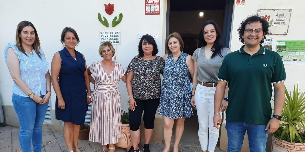 Catalina García mantiene un encuentro en Asociación Provincial Párkinson Linares-Jaén